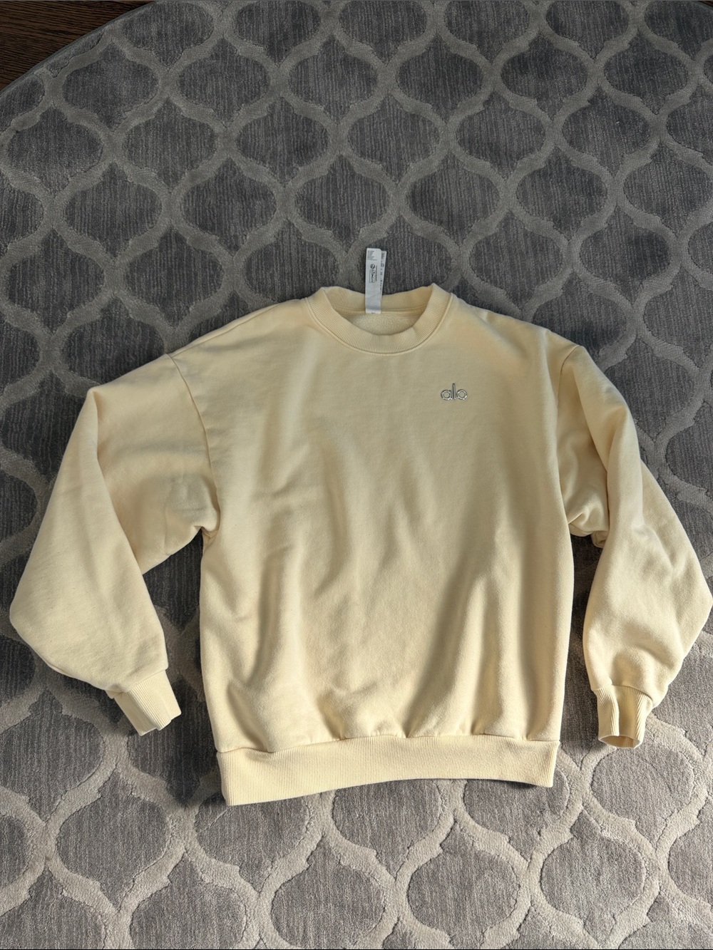 ALO Yoga Men’s Crewneck Sweatshirt in Pale Yellow